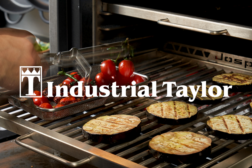 Un primer plano de una parrilla con verduras y el logotipo de Industrial Taylor.