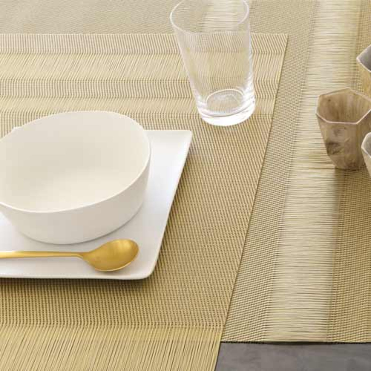 Camino de mesa tuxedo stripe oro rectangular 36 x 193 cm - Chilewich