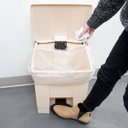 Papelera de Pedal 30 Lts beige (Outlet) - Rubbermaid Importados