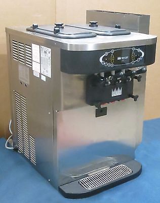 Máquina helado 3 boquillas 208-230/60/1 gravedad - Taylor Freezer