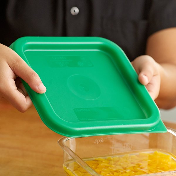 Recipiente cuadrado de almacenamiento de 2 qt. con tapa verde - Cambro