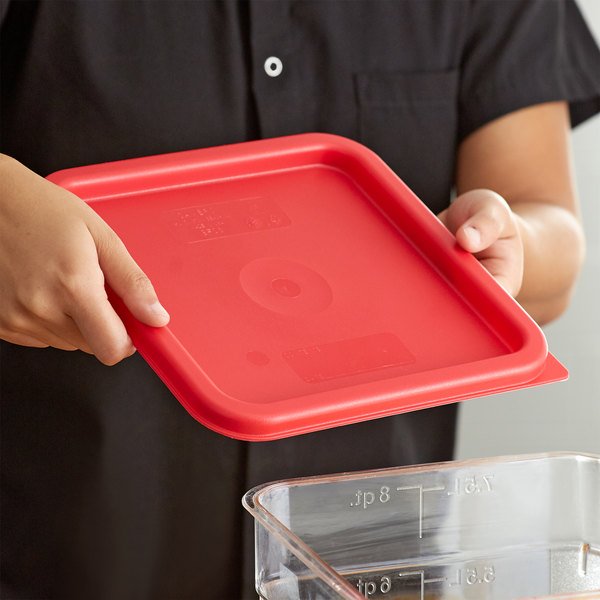 Recipiente cuadrado de almacenamiento de 8 qt. con tapa roja - Cambro