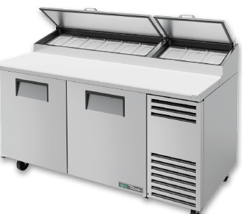 [TPP-AT-67-HC THOOD TOPPINGCTCHR] Mesa de preparación de pizza de 67" con refrigerante ecológico 290 incluye tapa telescópica y recogedor de queso - True